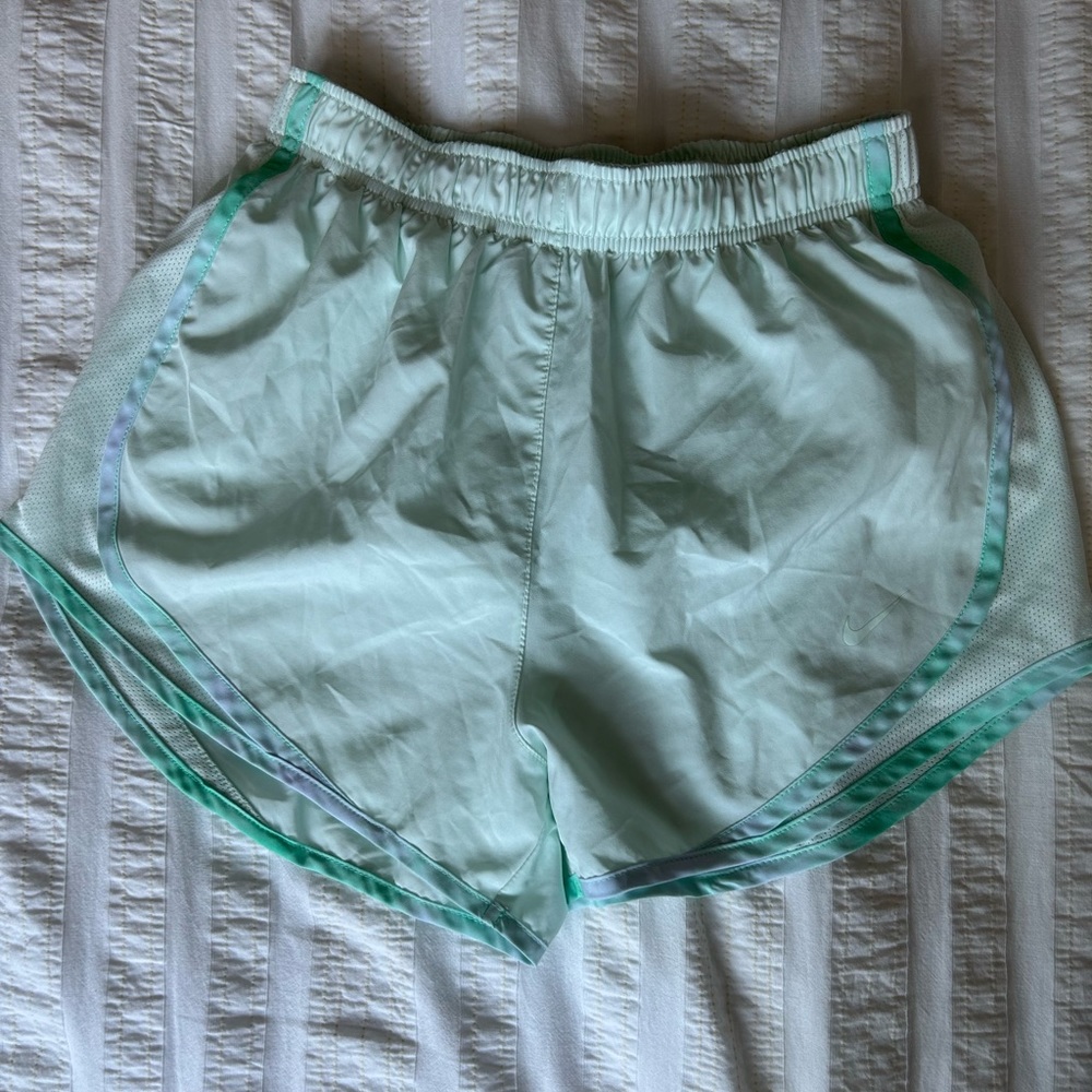 NWOT Nike tempo running shorts